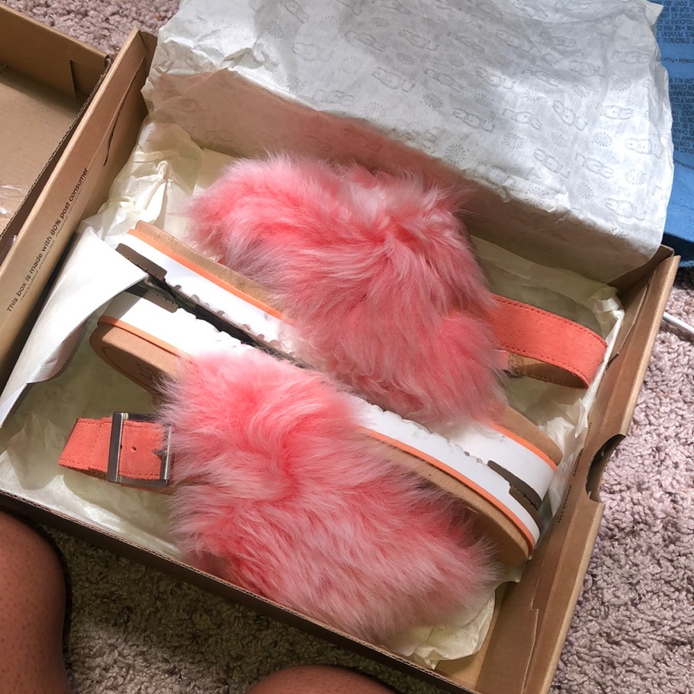 Holly Coral Ugg Sandals!